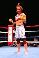 女子格闘技の藤井恵は「１発ＫＯ」を予告。男子に負けない激しい試合をすると誓った